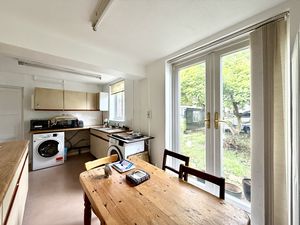 Dining Kitchen- click for photo gallery